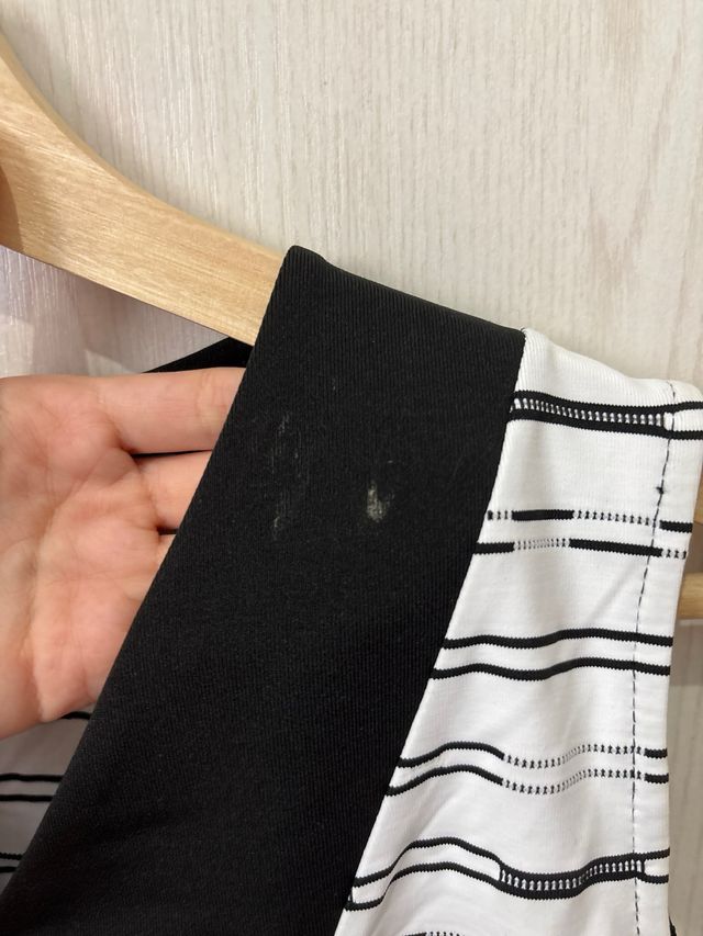 Top blanco y negro sin mangas