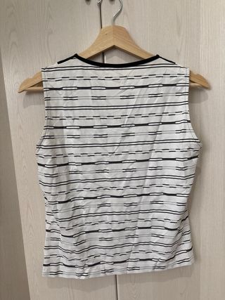 Top blanco y negro sin mangas