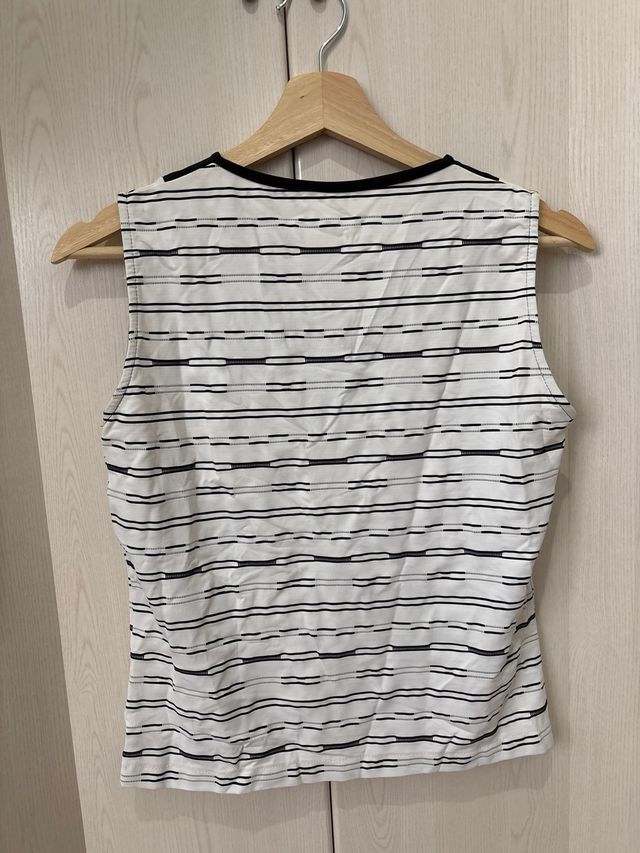 Top blanco y negro sin mangas