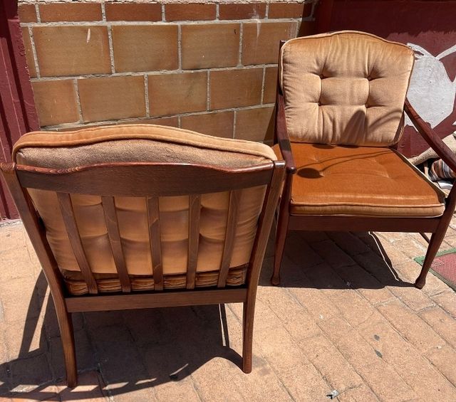 Sillones antiguos de terciopelo