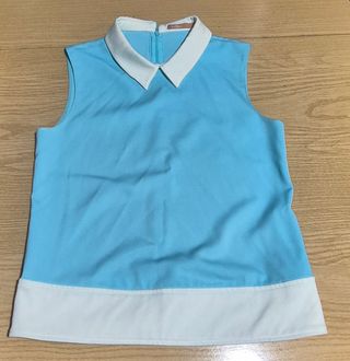 Blusa sin mangas azul y blanca - Talla S
