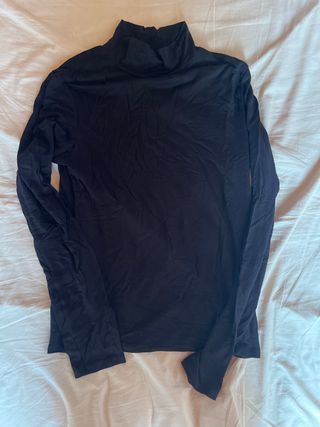 Cuello alto negro - Ropa