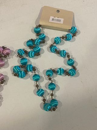 Collares de perlas en distintos colores