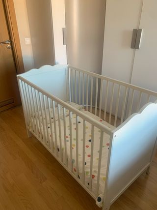 Cuna bebé Ikea + colchón y textil
