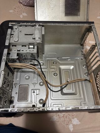 Caja de PC antigua marca Compaq