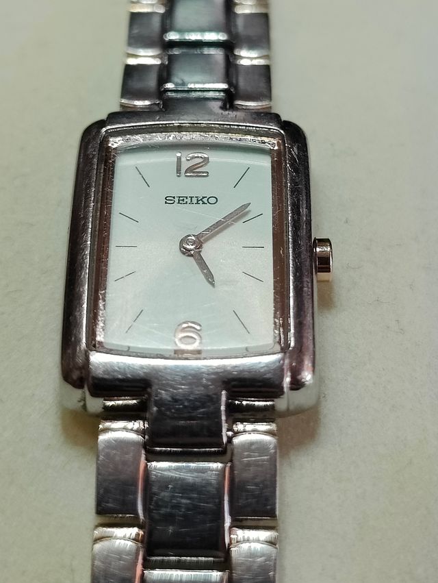 Reloj Seiko mujer, rectangular 1N00-0GW8