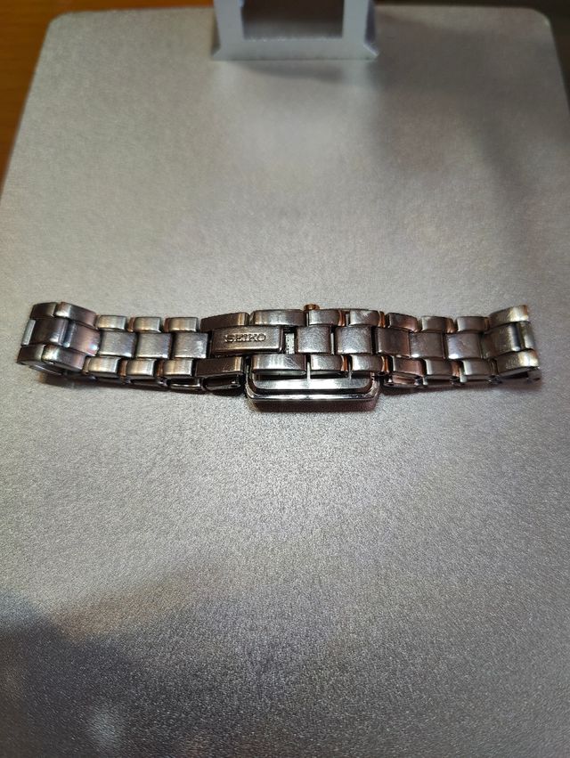 Reloj Seiko mujer, rectangular 1N00-0GW8