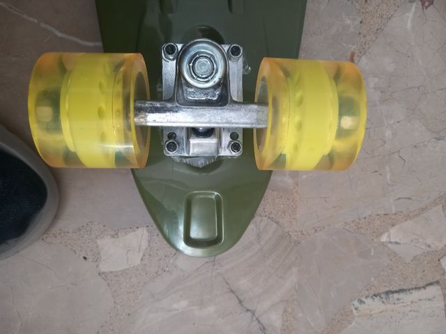 Skateboard Skids Control 24"