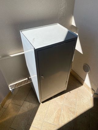 Armadietto in metallo con chiave