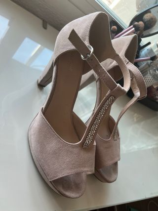 Tacones beige de ante 