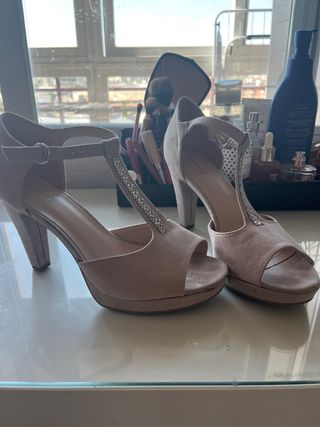 Tacones beige de ante 