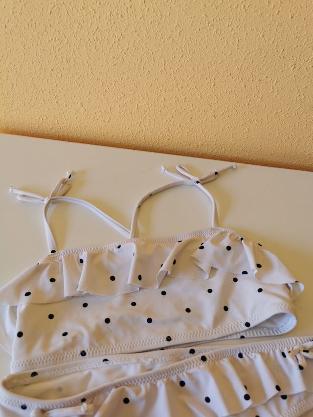 Biquini de niña talla 9-10 años de Unit nuevo.