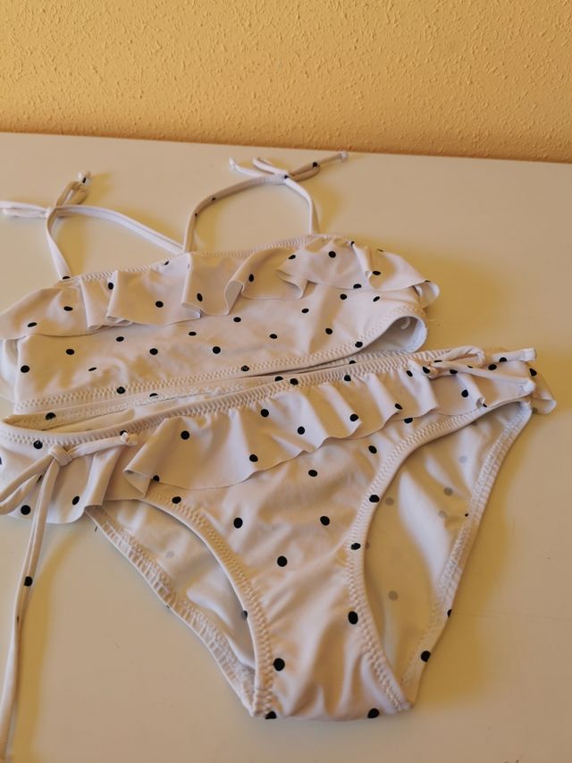 Biquini de niña talla 9-10 años de Unit nuevo.