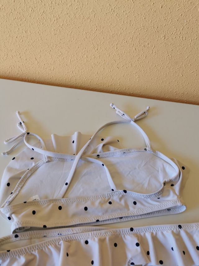 Biquini de niña talla 9-10 años de Unit nuevo.