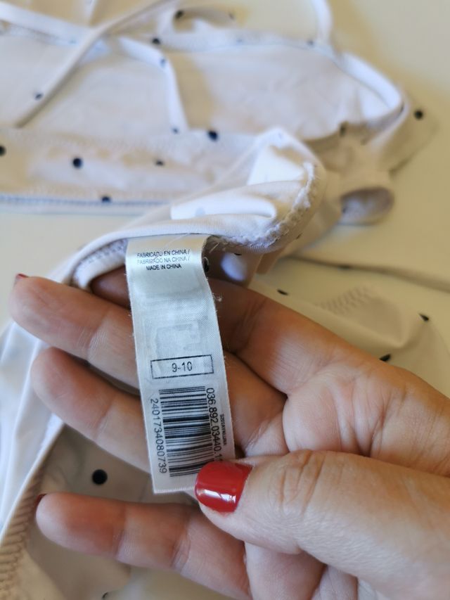 Biquini de niña talla 9-10 años de Unit nuevo.