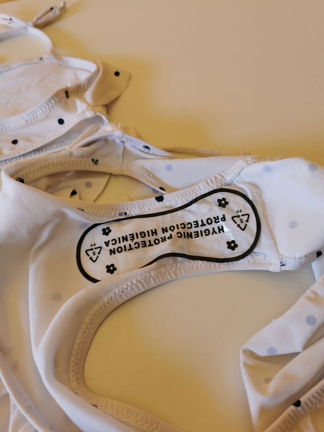 Biquini de niña talla 9-10 años de Unit nuevo.