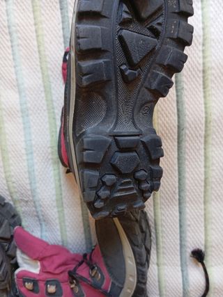 Botas montaña Quechua niña (2 pares)
Talla 32