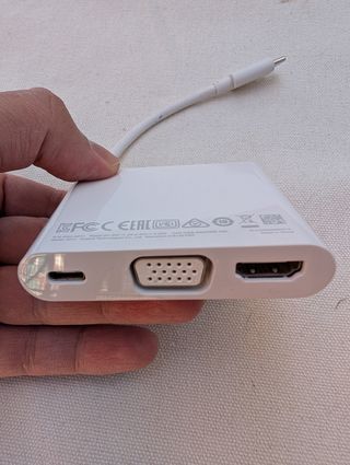 Adaptador USB-C a HDMI/VGA/USB/USB-C