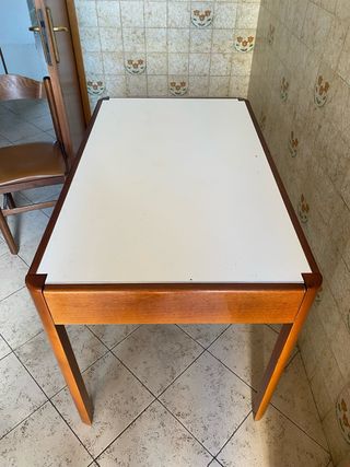 Tavolo da cucina con 3 sedie