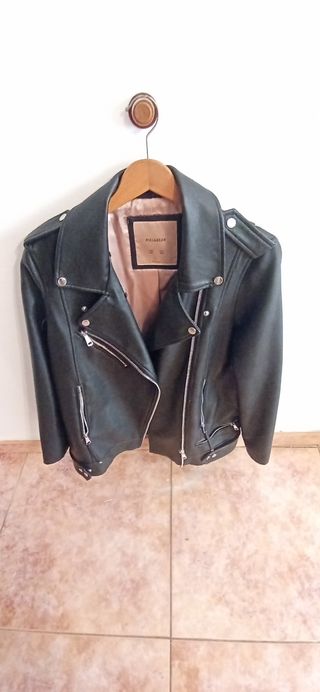 Cazadora negra Pull&Bear