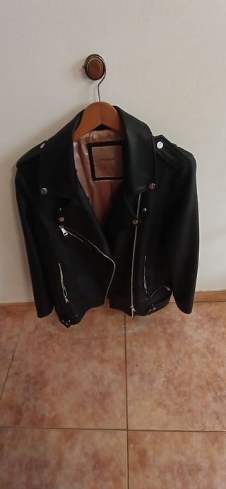 Cazadora negra Pull&Bear