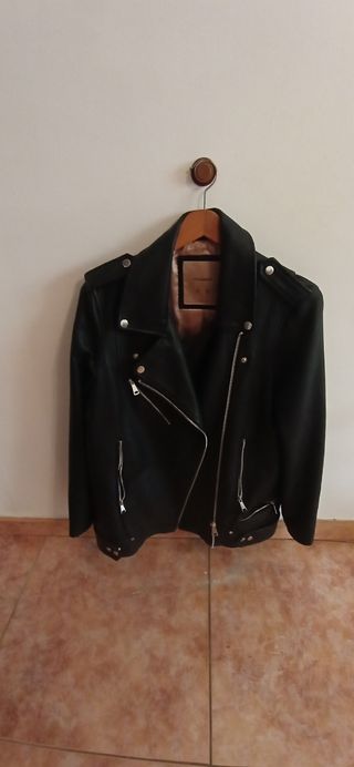 Cazadora negra Pull&Bear