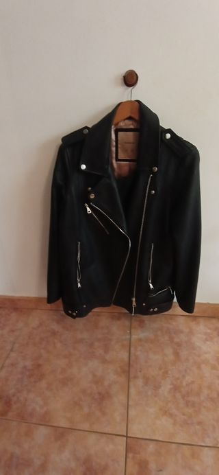 Cazadora negra Pull&Bear