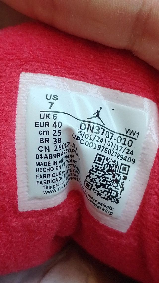 Jordan 3 Black Cement 2024 Talla 40