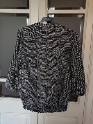 Blusa negra y blanca - Talla 44