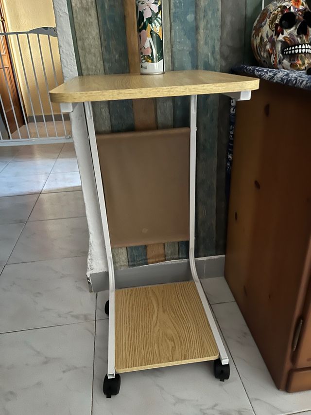Mesa auxiliar móvil - Madera y metal