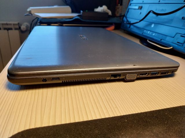 Portátil ASUS D541S plateado