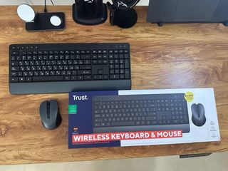 Teclado ratón inalámbrico Trust Trezo