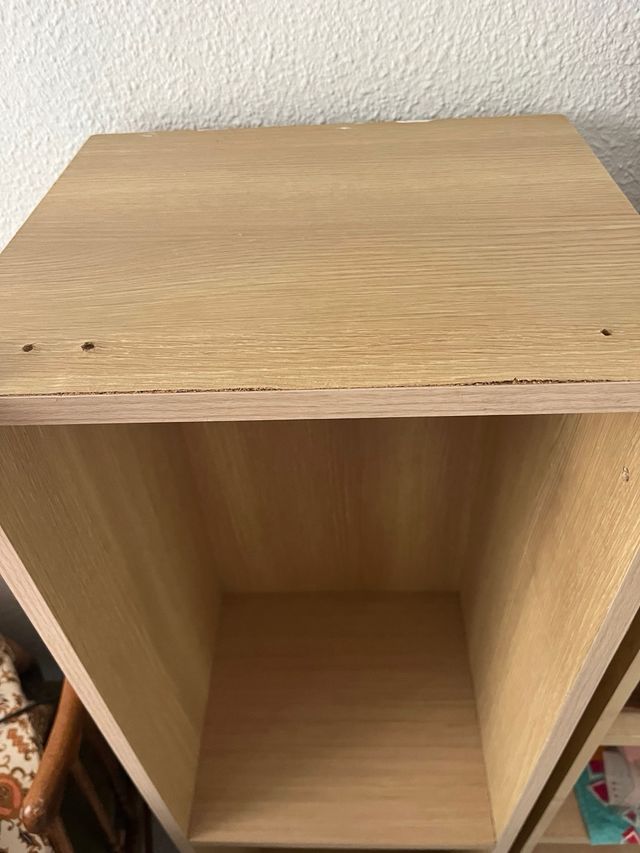 Estantería de madera
1,40 alto
40 cm ancho