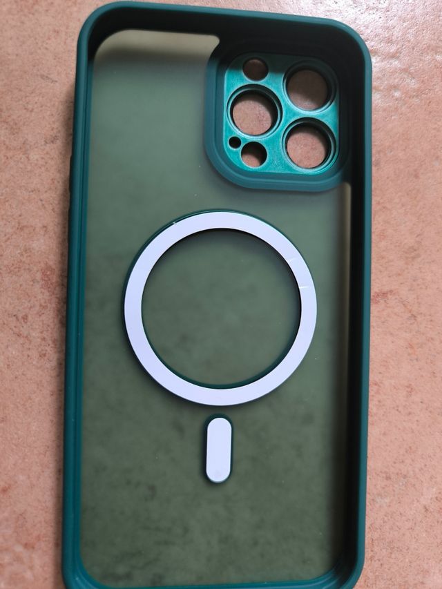 Cover iPhone 13 Pro Max semi opaca verde Magsafe