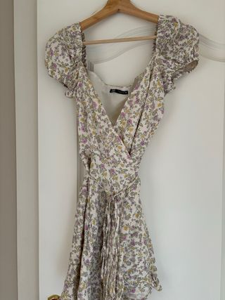 Vestido Zara mini floral. Sin estrenar.