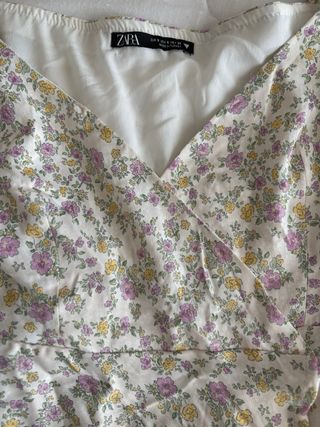 Vestido Zara mini floral. Sin estrenar.