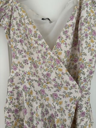Vestido Zara mini floral. Sin estrenar.