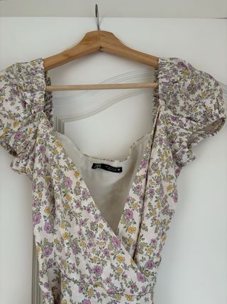 Vestido Zara mini floral. Sin estrenar.