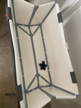 Bañera Stokke con asiento y patas