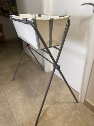 Bañera Stokke con asiento y patas