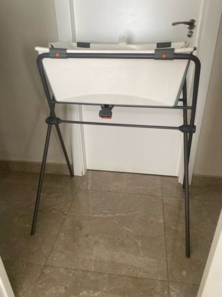 Bañera Stokke con asiento y patas