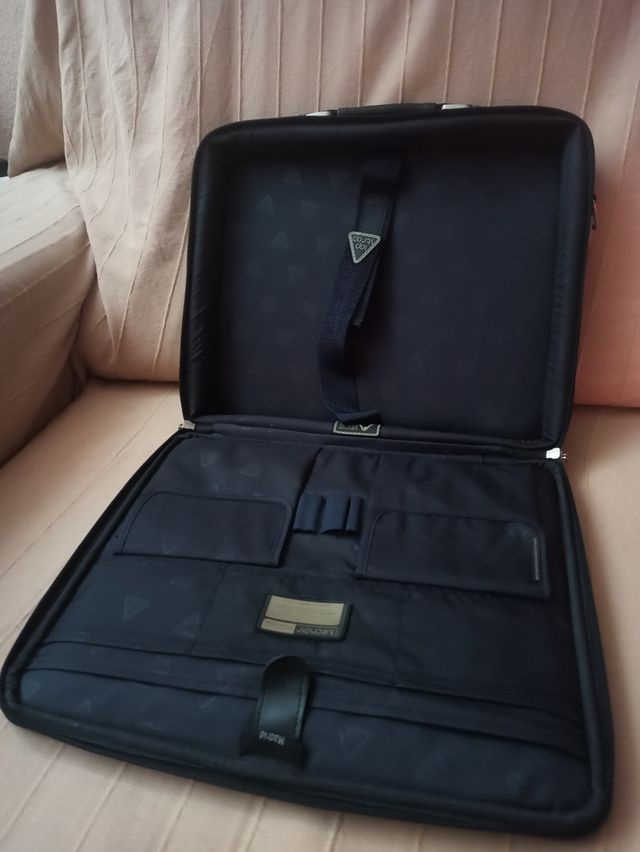 Maletín Portátil Tec Air (en color negro)