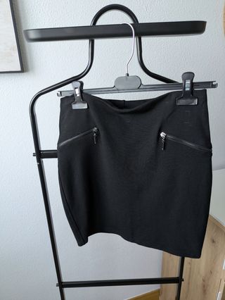 Falda Negra Stradivarius