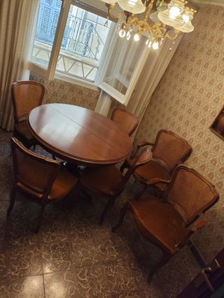 Mesa Comedor + 4 sillas + 2 sillones 
