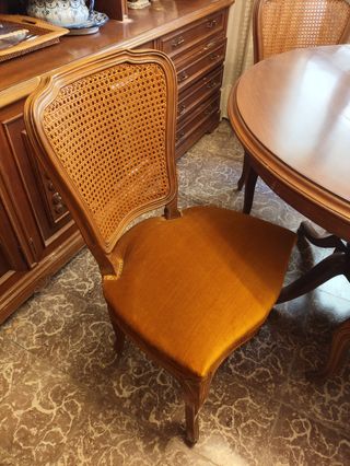 Mesa Comedor + 4 sillas + 2 sillones 

