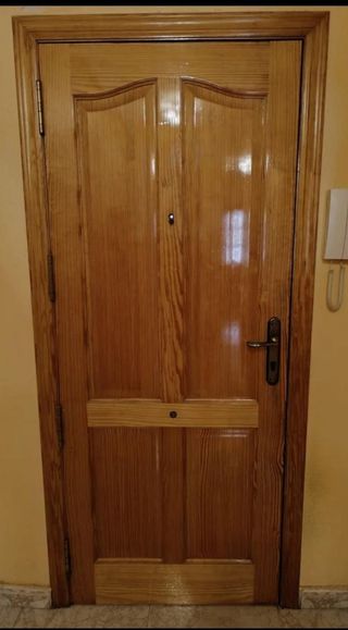 Puerta exterior pino macizo