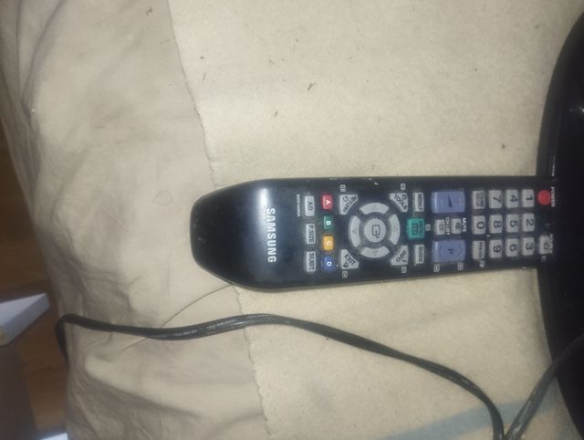 Televisore LED marca Samsung modello le 19d 450 g1