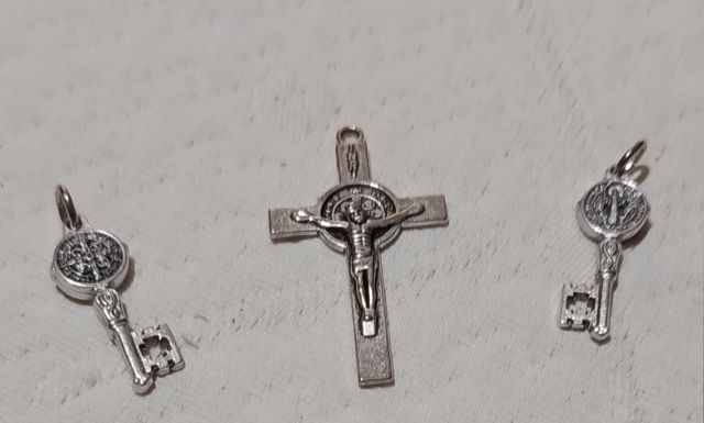 Set de dos llaves y cruz San Benito