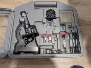 Microscopio Carrefour Explorer