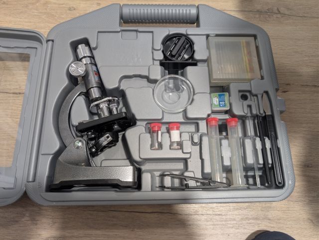 Microscopio Carrefour Explorer